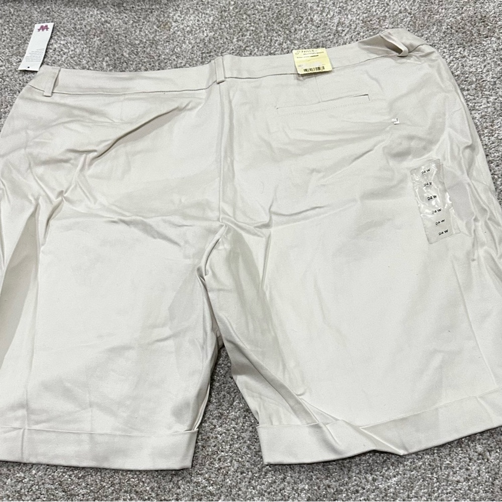 womens plus st johns bay shorts 24W baige hidden adjustable waistband